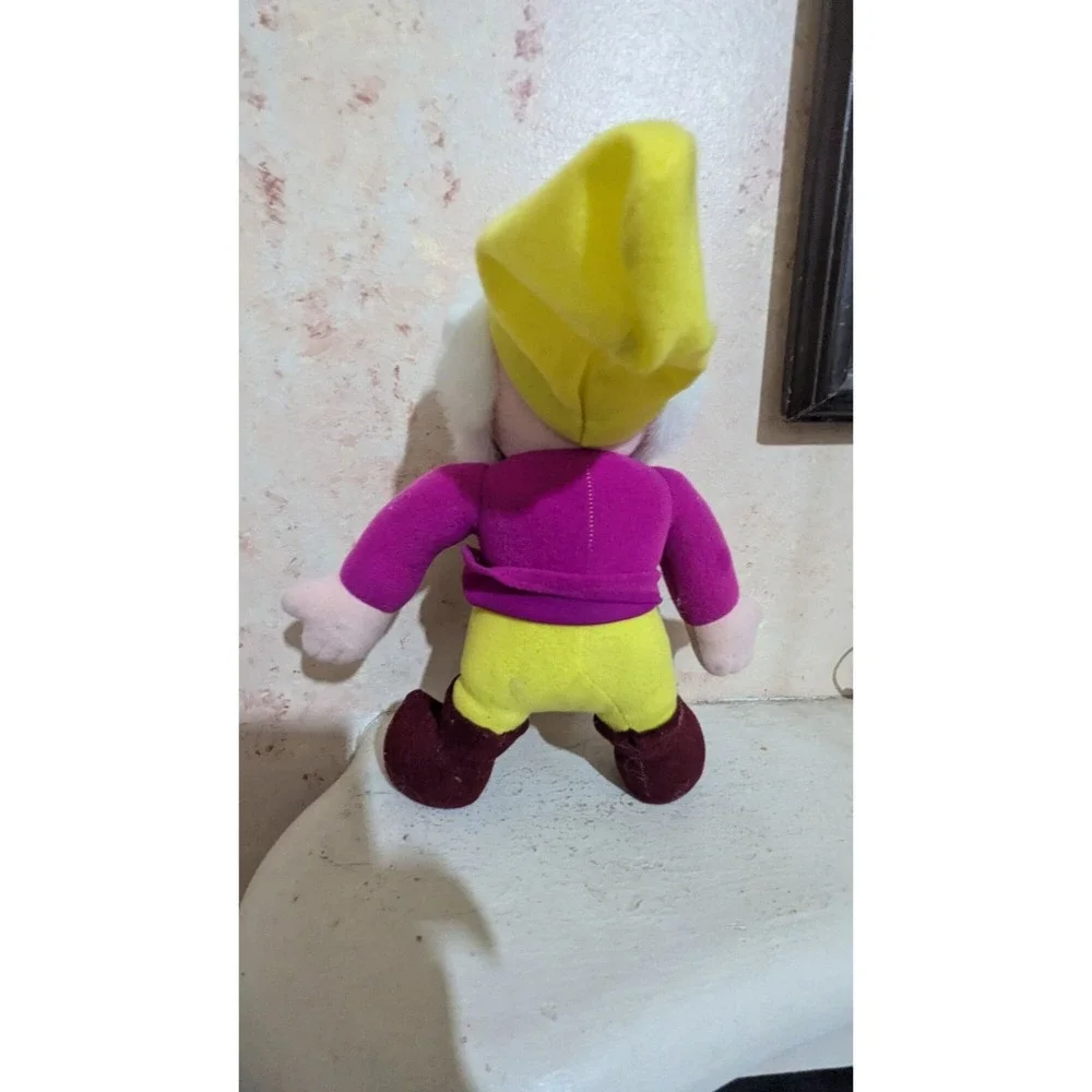 Disney Snow White Seven Dwarfs Happy Plush 12 Inch Stuffed Toy‎ Pink Yellow Hat